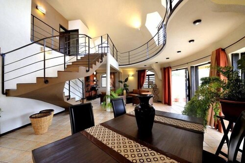 Superb Villa – Pool/Tropical Garden/WiFi/Daily Housekeeping/Beach 75m