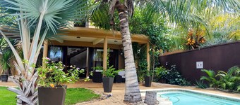 Superbe Villa - piscine/jardin tropical/wifi/menage quotidien/plage à 2 pas