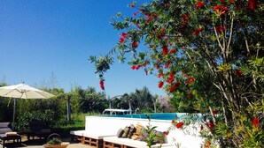 An outdoor seating area with a pool and lounge chairs. - Private farm with pool in the Alentejo (Vila Nova da Baronia)