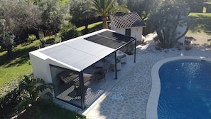 Outdoor pool, pool loungers