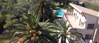 Casa Huerto kaunis huvila uima-altaalla ja tilavalla puutarhalla