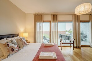 3 bedrooms, iron/ironing board, travel cot, free WiFi