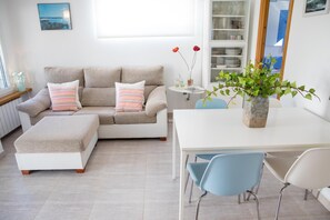 Smart TV, stereo - Small indenpendent villa first line 50m. Air con. WIFI. Bbq. privat garden. (Dénia)