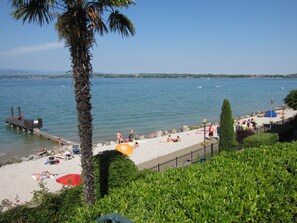 Plage à proximité, chaises longues