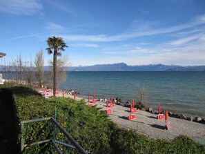 Plage à proximité, chaises longues