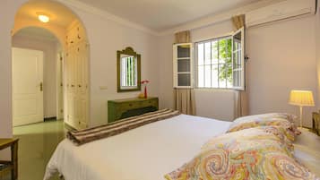 3 bedrooms, in-room safe, iron/ironing board, travel crib