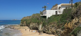 "Kaptein Lucas", en villa i en stor hage i frontlinjen av stranden