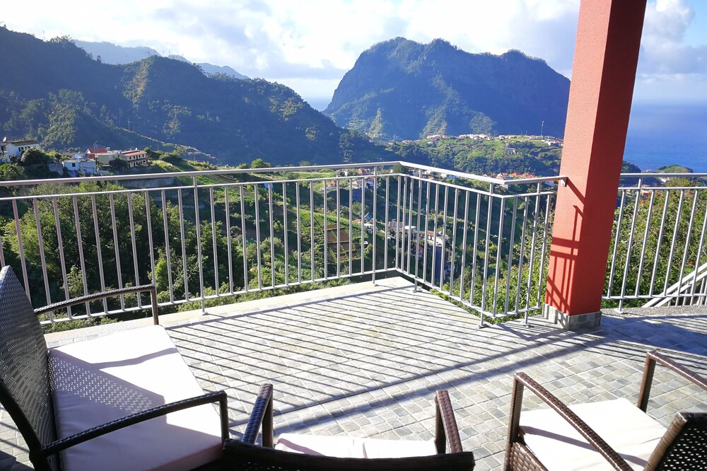"CASA DO CABEÇO" <br>SEA AND MOUNTAIN VIEWS