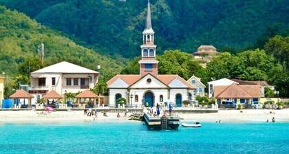 Maison typique à la décoration contemporaine avec sa piscine orientée vue mer !