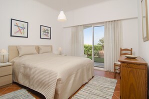 4 slaapkamers, een strijkplank/strijkijzer, gratis wifi, beddengoed