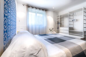 2 chambres, coffres-forts dans les chambres, fer et planche à repasser