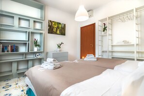 3 bedrooms, in-room safe, iron/ironing board, free WiFi