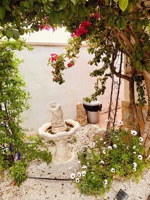 Property grounds - Villa Casa Hermosa in Los Banos De Fortuna, 200 metres from spa baths, with pool (Los Banos De Fortuna)