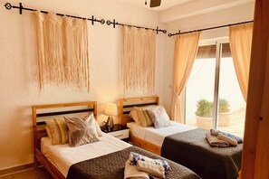 2 bedrooms, iron/ironing board, travel crib, free WiFi - Villa Casa Hermosa in Los Banos De Fortuna, 200 metres from spa baths, with pool (Los Banos De Fortuna)