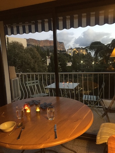 Cassis apartment near beaches & port, panoramic view, aircon, private parking
