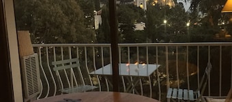 Cassis apartment near beaches & port, panoramic view, aircon, private parking