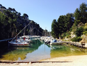 Marina - Cassis apartment near beaches & port, panoramic view, aircon, private parking (Cassis)