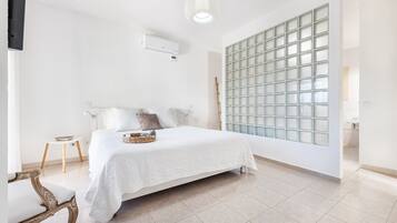 4 bedrooms, in-room safe, iron/ironing board, free WiFi