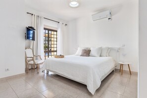 4 bedrooms, in-room safe, iron/ironing board, free WiFi