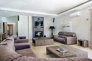 Smart TV, ping pong, stereo - Luxury 15  Bedroom Quinta Por Do Sol ideal for large groups or family holidays (Olhos de Água)