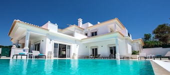 Luxury 15 Bedroom Quinta Por Do Sol ideal for large groups or family holidays