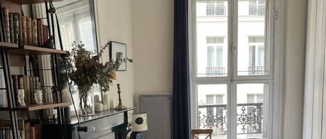 5 bedrooms, iron/ironing board, free WiFi, bed sheets