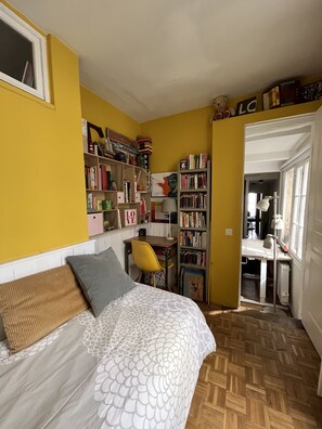 5 habitaciones, tabla de planchar con plancha y wifi gratis 