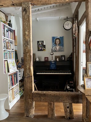 Interior - Old typical parisian-style family apartment (Paris)