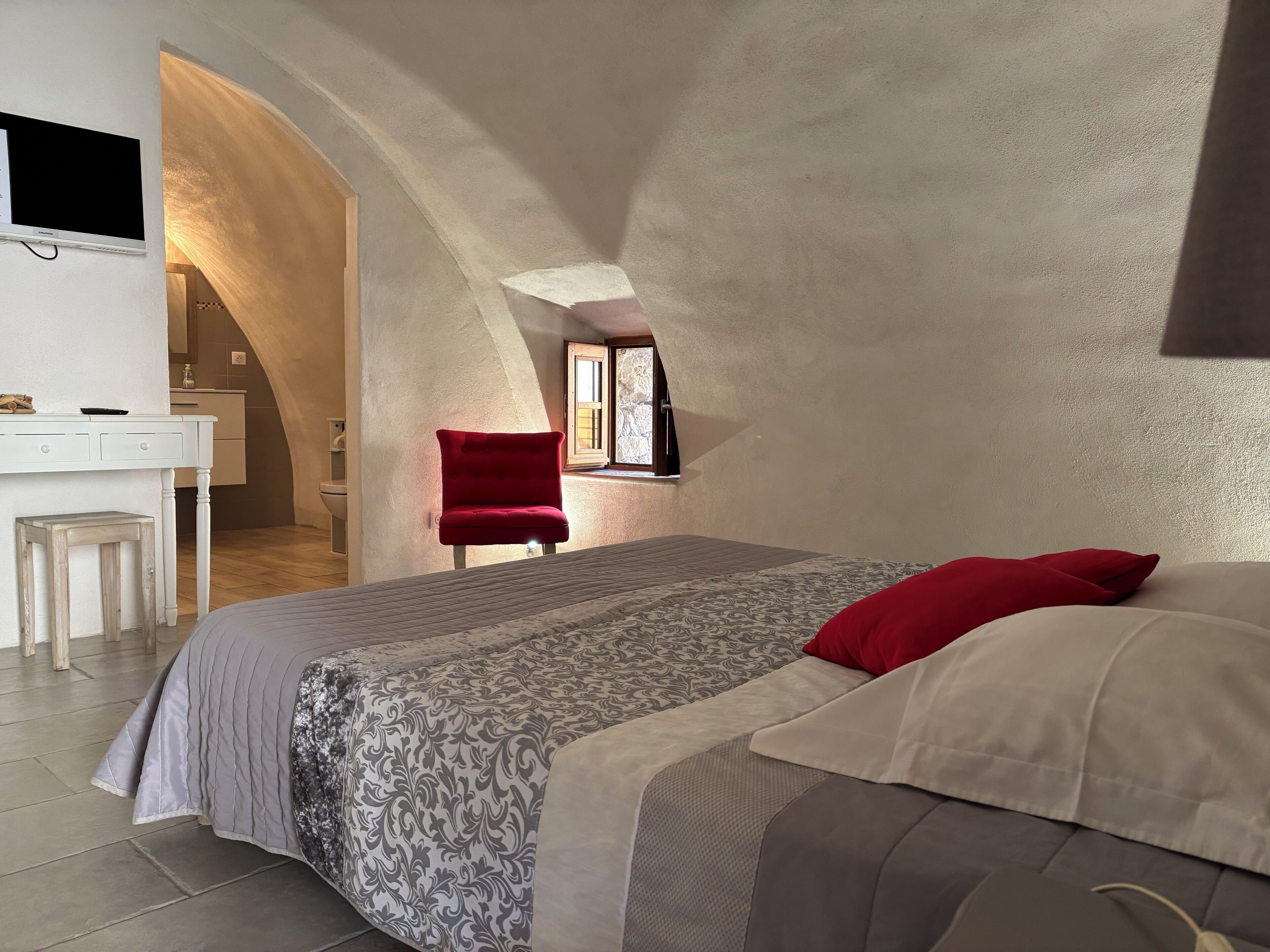 3 bedrooms, iron/ironing board, travel crib, free WiFi