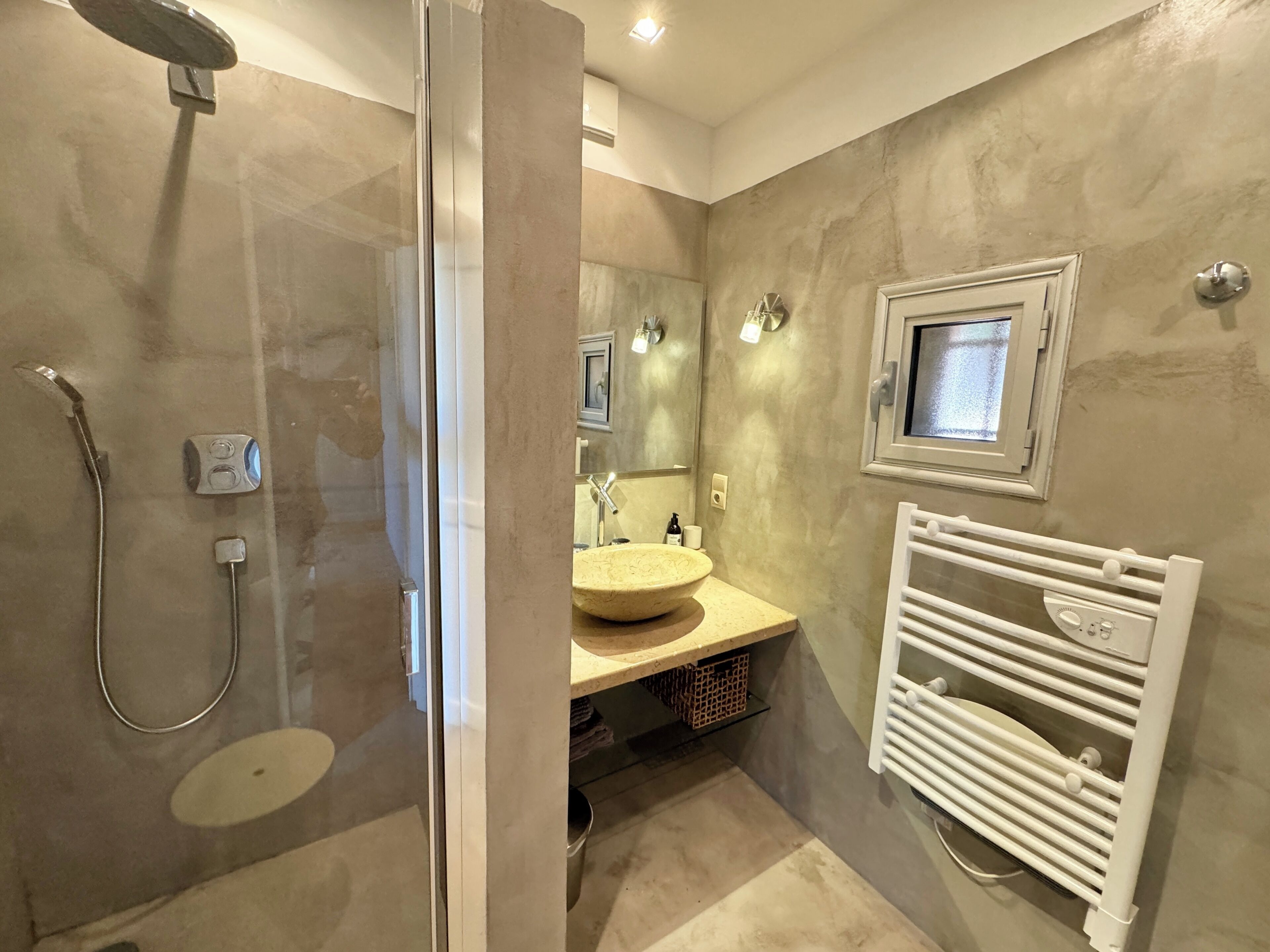 salle de bain chambre1
bathroom  of bedroom 1