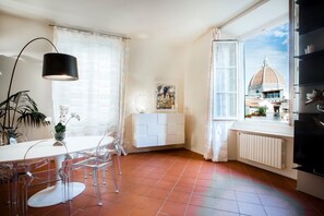 Dining - Elegant Apartment with Duomo View • Residenza Covoni (Firenze)