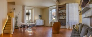 Smart TV - Elegant Apartment with Duomo View • Residenza Covoni (Firenze)
