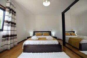 5 chambres, fer et planche à repasser, Wi-Fi gratuit, draps fournis