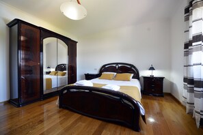 5 quartos, ferros/tábuas de passar roupa, Wi-Fi de cortesia