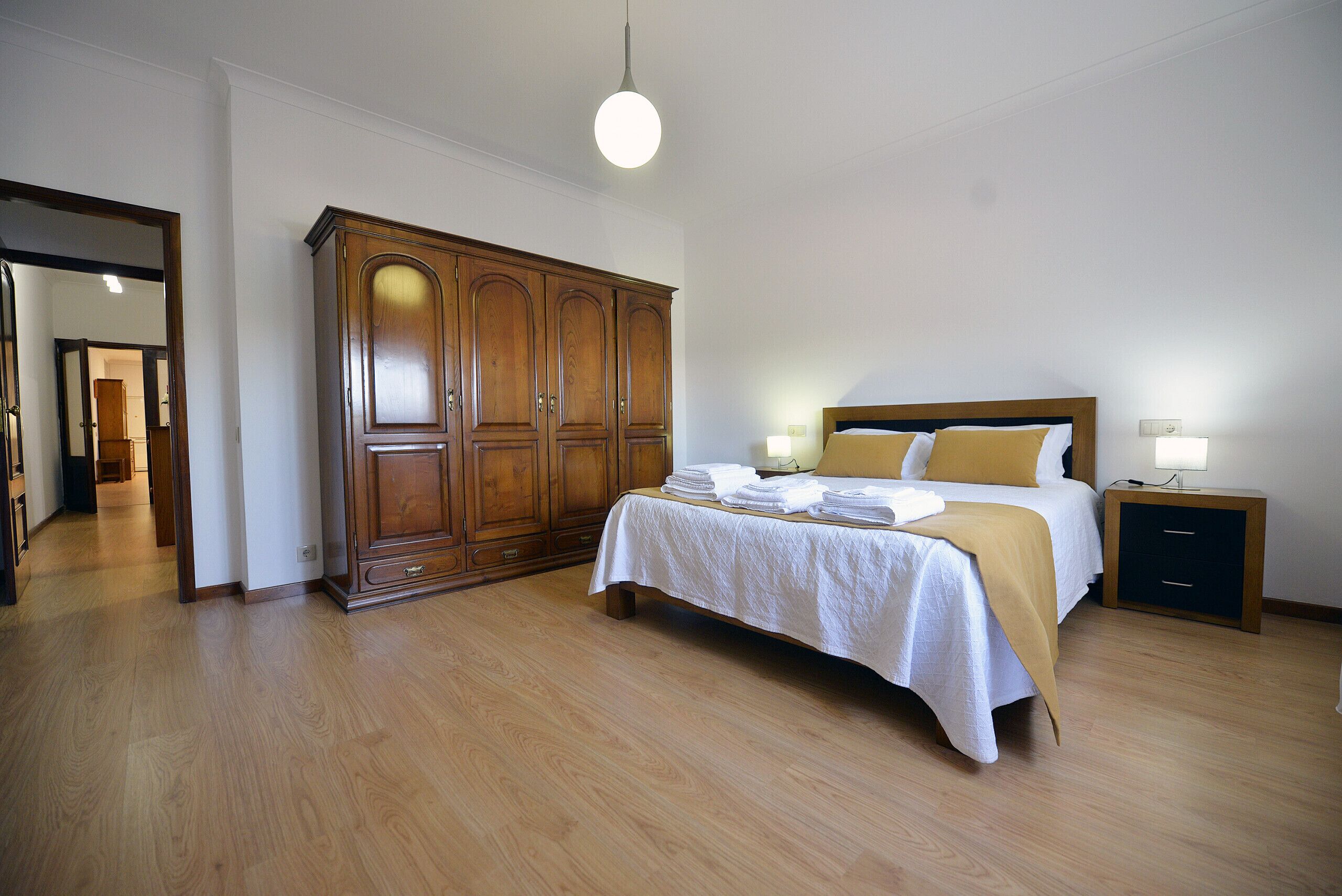 5 chambres, fer et planche à repasser, Wi-Fi gratuit, draps fournis