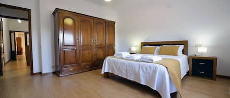 5 chambres, fer et planche à repasser, Wi-Fi gratuit, draps fournis