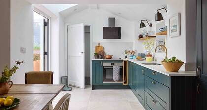 Beautiful cottage with sea views and private beach access