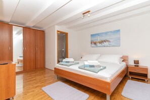 3 bedrooms, iron/ironing board, travel crib, free WiFi - Perfect place for relaxing vacation (Dubrovnik)