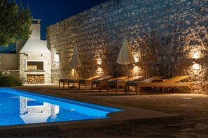 Outdoor pool - Perfect place for relaxing vacation (Dubrovnik)