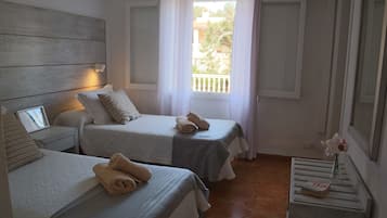 3 slaapkamers, een strijkplank/strijkijzer, reisbedje, gratis wifi