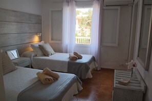 3 bedrooms, iron/ironing board, travel cot, free WiFi