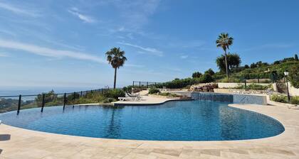 Superbe Vue Mer, clim, jardin, domaine privé avec grande piscine, wifi gratuit