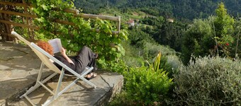 Ancient house in the hill with a garden and view to the sea. Wi-Fi free