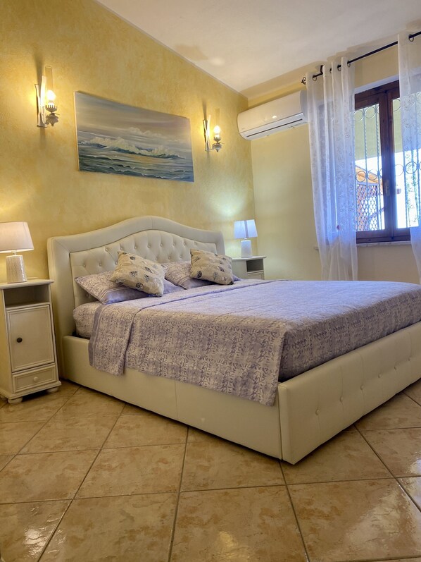 3 chambres, coffres-forts dans les chambres, bureau