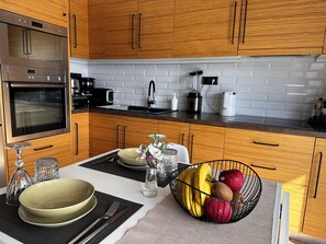 Fridge, microwave, oven, coffee/tea maker - Fully equipped seafront house with spectacular seaview & small beach right below (Skiathos)
