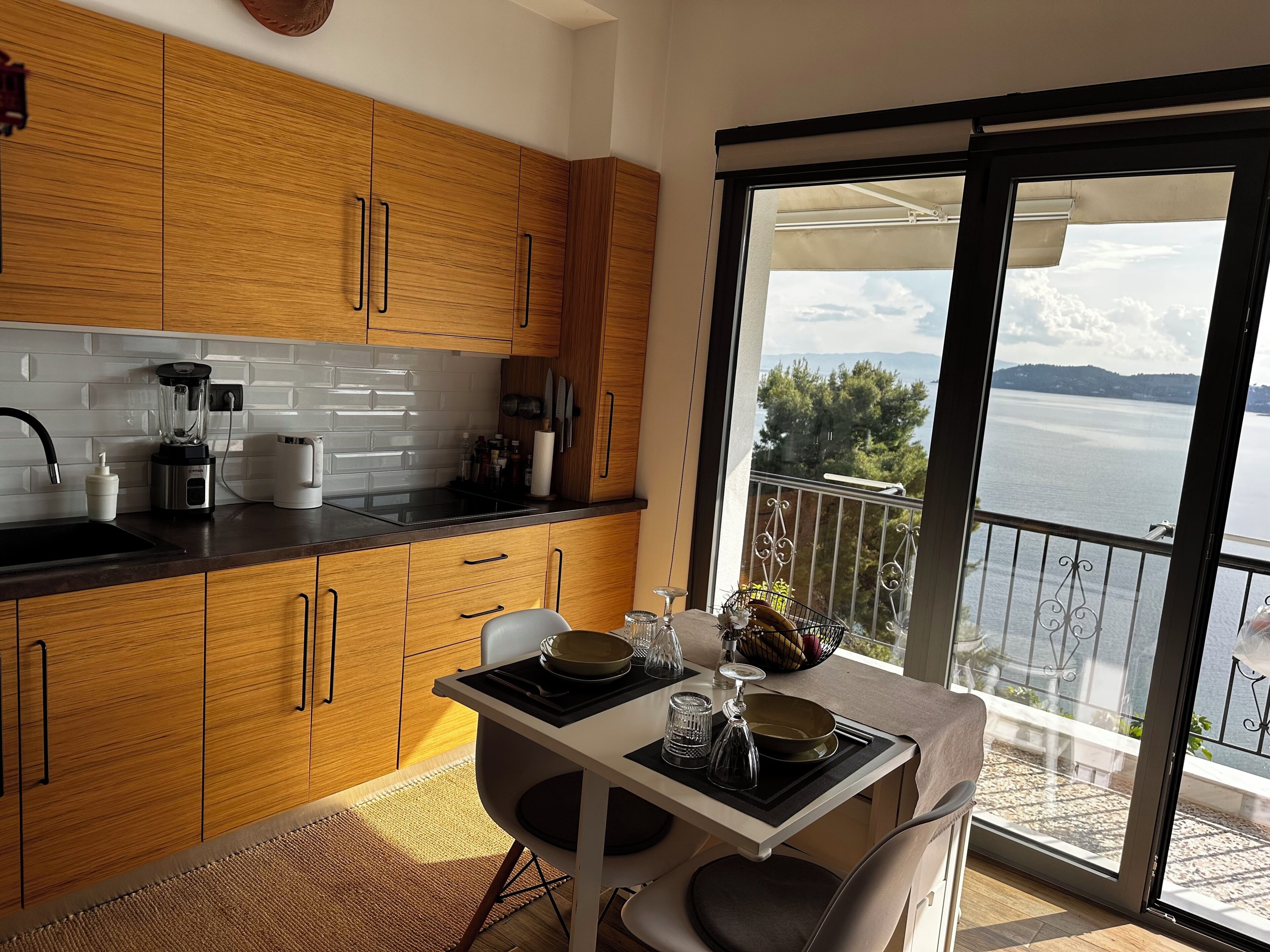 Fridge, microwave, oven, coffee/tea maker