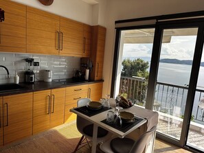 Fridge, microwave, oven, coffee/tea maker - Fully equipped seafront house with spectacular seaview & small beach right below (Skiathos)