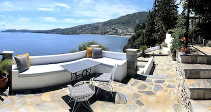 Fully equipped seafront house with spectacular seaview & small beach right below