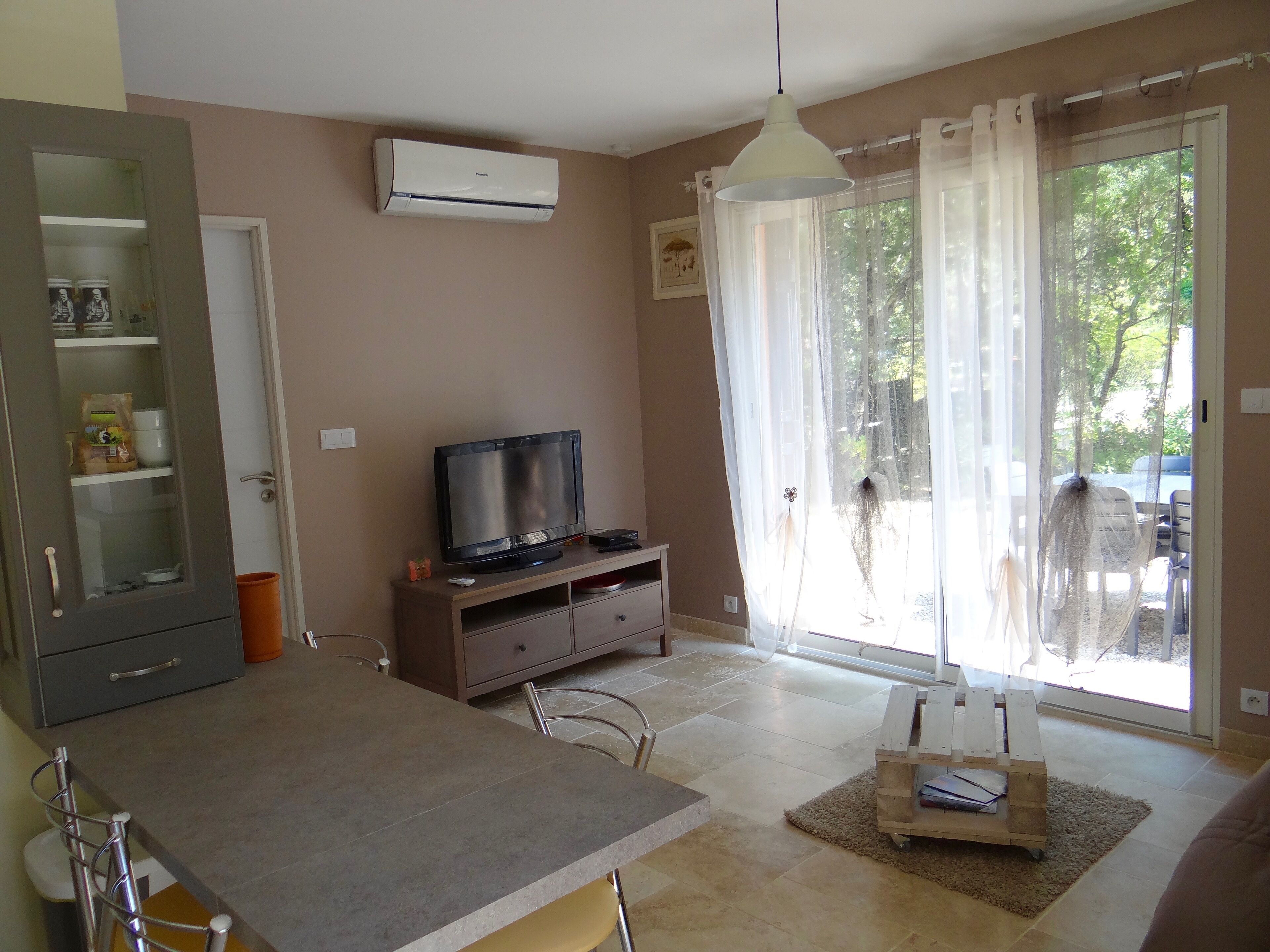 Charming cottage between sea and mountain