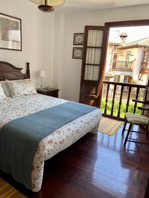 2 عدّة غرف نوم ومكواة/لوح كي وواي فاي مجانًا وملاءات أسرّة